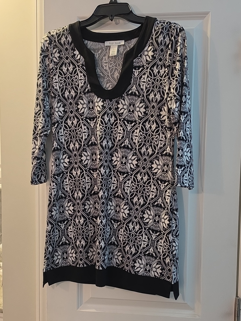 White House Black Market Black & White Geometric Tunic OR Mini Smoke Free Home
